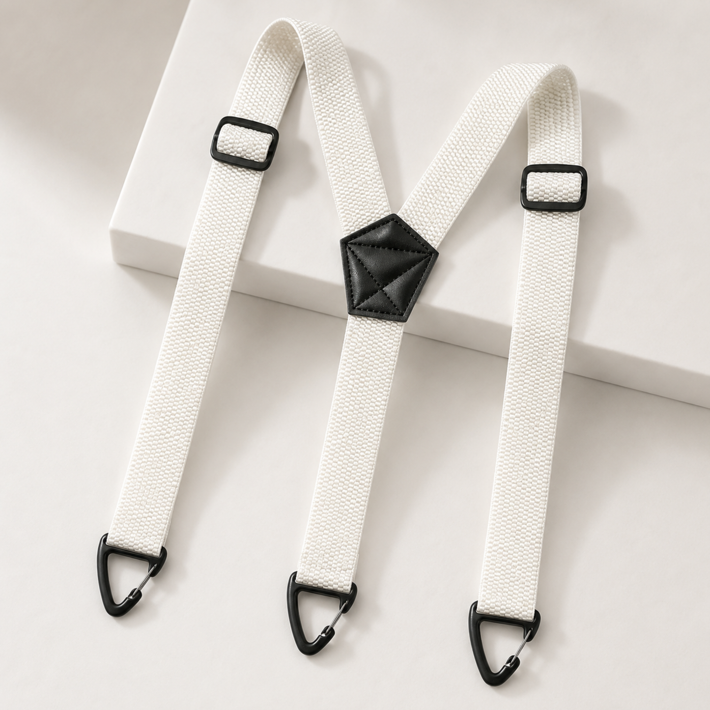 GripSuspenders™ | Justerbare seler med krokfester som holder buksene på plass hele dagenön ja vapaa-aikaan